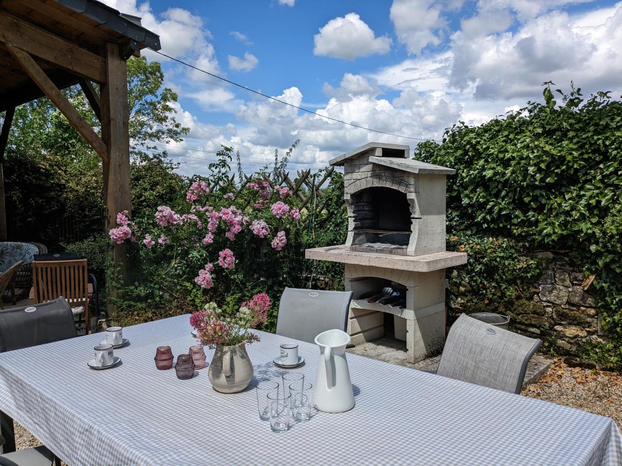3 Self-Contained Gites With Pool And Games Room Saint-Georges-de-Noisné Buitenkant foto